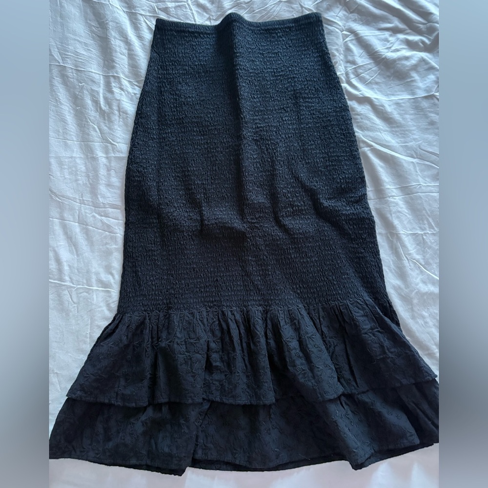 NWOT Abercrombie & Fitch Black Midi Skirt with Ruffle Hem